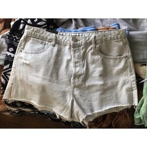 Wild Fable Cut Off Jean Shorts 5 Pocket Distressed Sz16 21/2" Inseam Lt Wash NWT